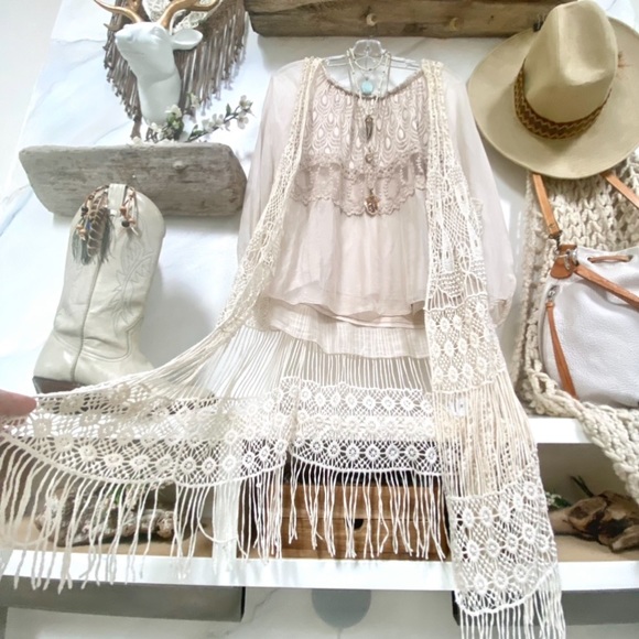 Sweet fringe for days prairie crochet vintage vest w western/Gypsy/hippy vibe - Picture 10 of 11